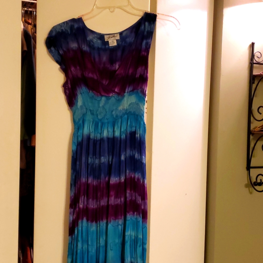 Dress - Picture 1 of 3